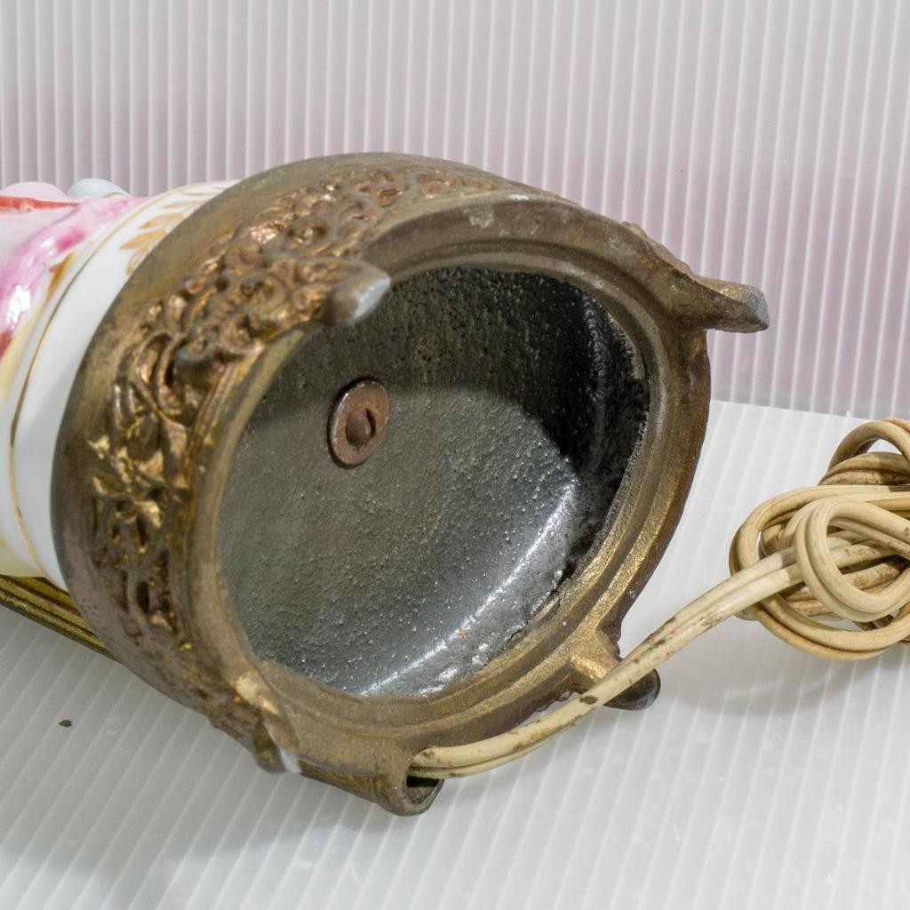 Colonial Style Man & Woman Ceramic Lamp