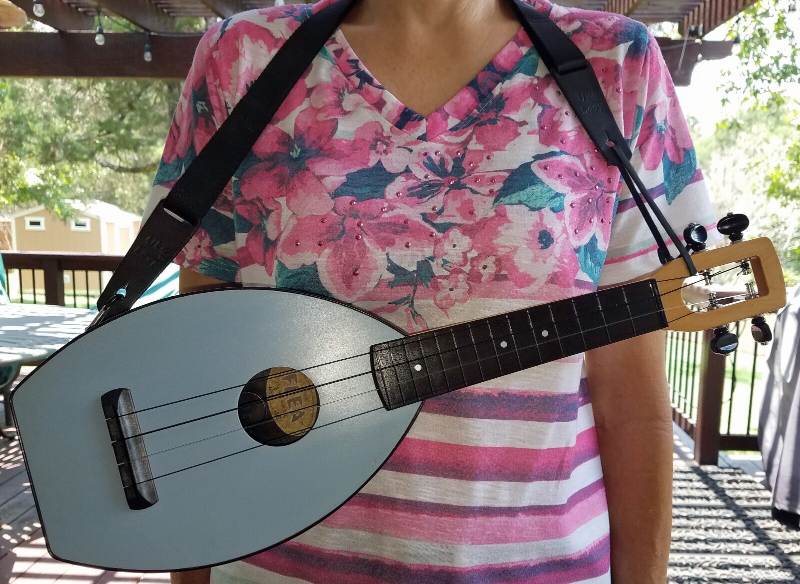 Best Ukulele Strap System Hands Free UkeLoop works with The Flea and Fluke, too!