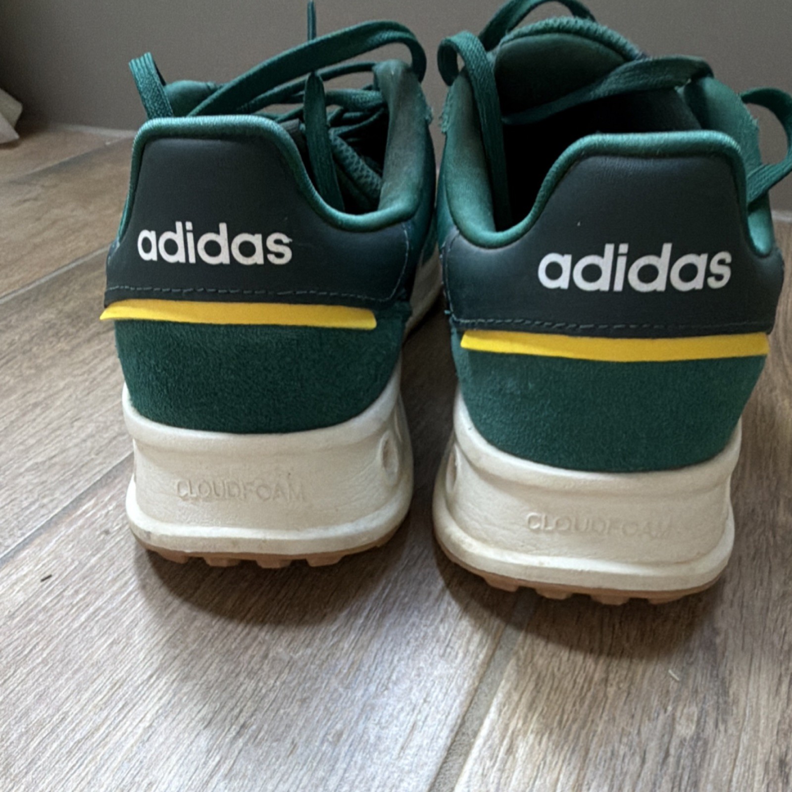 adidas Cloudfoam Comfort Men's Green White Suede Mesh Running Shoes US 9.5