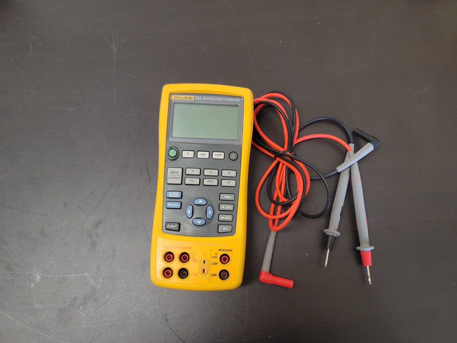 FLUKE 724 CALIBRATOR W/ LEADS