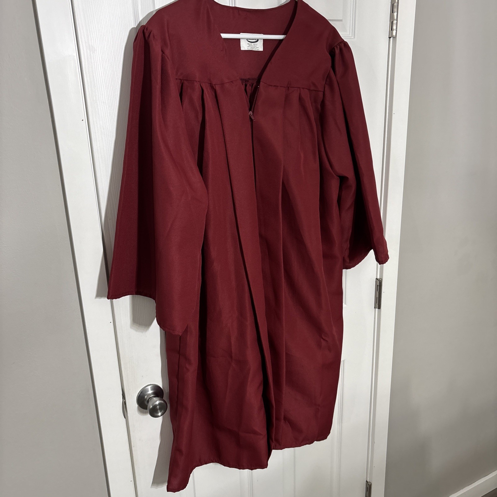 JOSTENS Graduation Gown SZ 5'1”-5’3”. Maroon