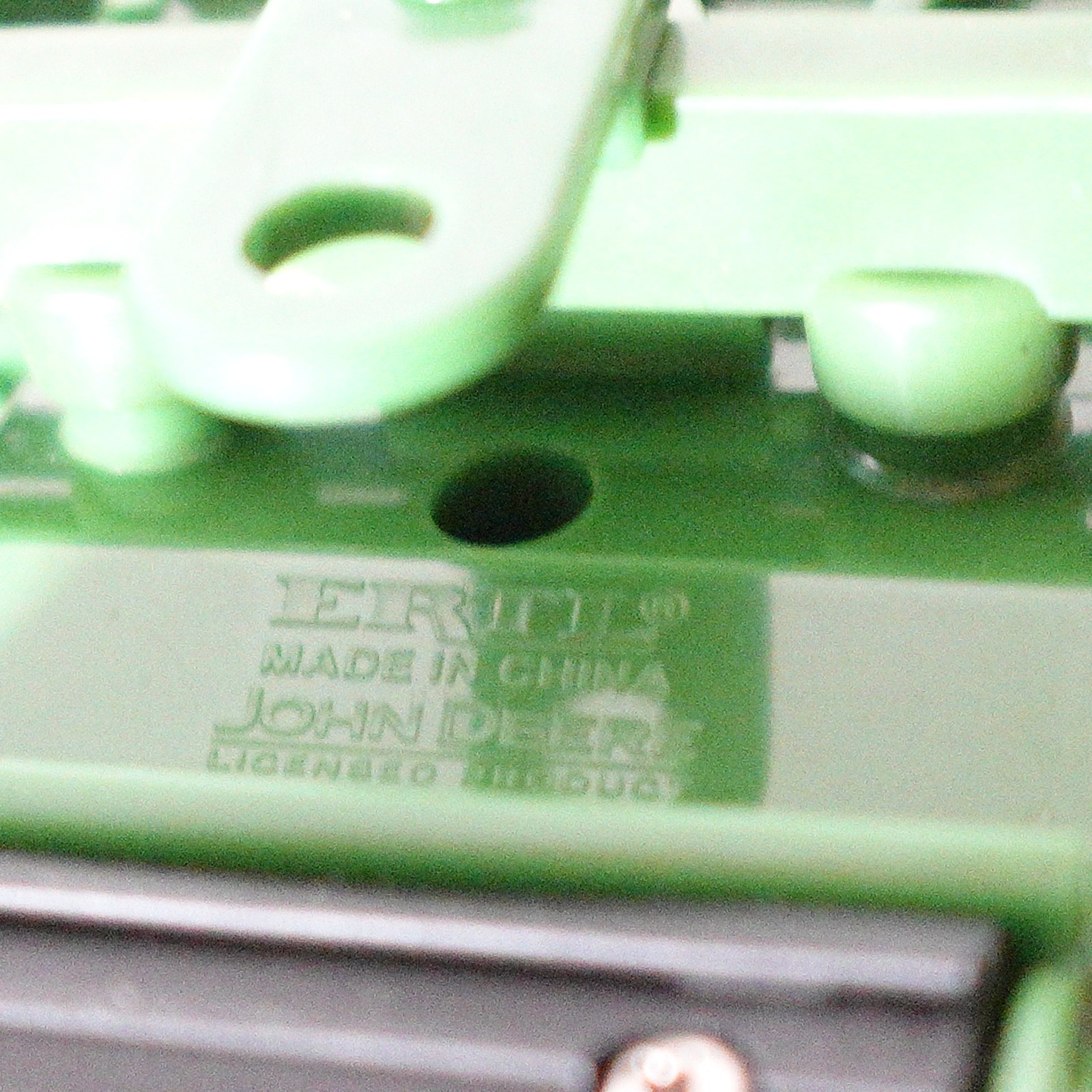 ERTL John Deere S690 Combine 1/32 Scale Full Plastic