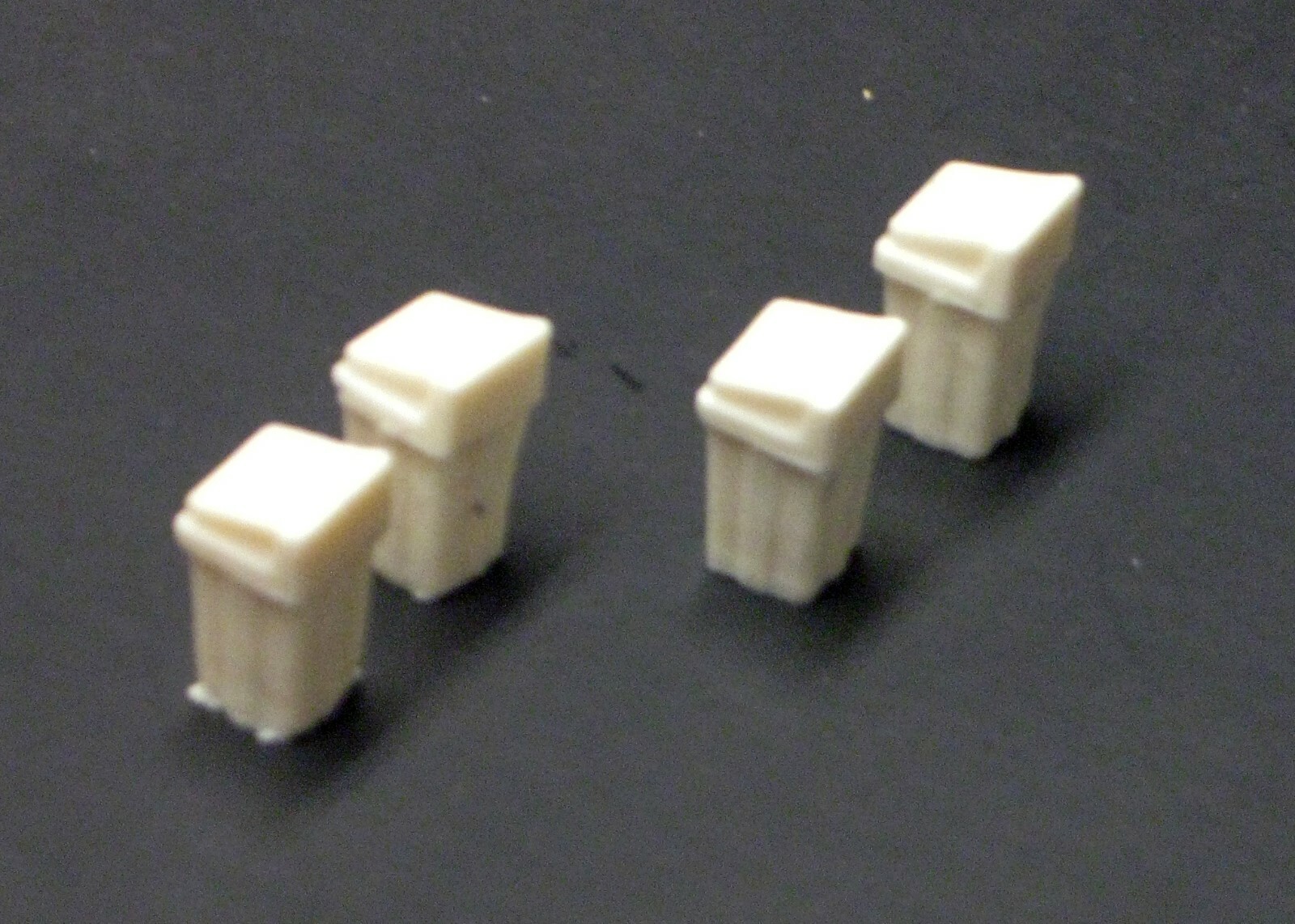 set of 4 1:87 HO scale retail store trash cans