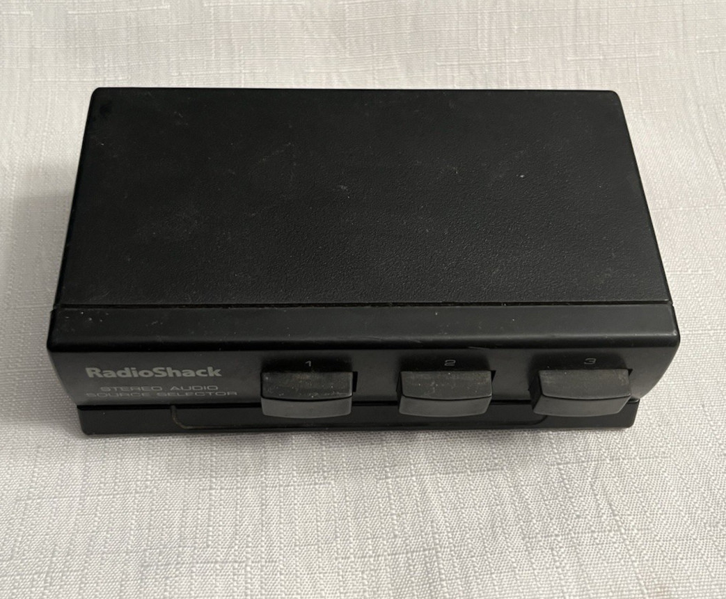 Radio Shack Stereo Audio Source Selector 42-211~3 in 2 out~Tandy Corp. Taiwan