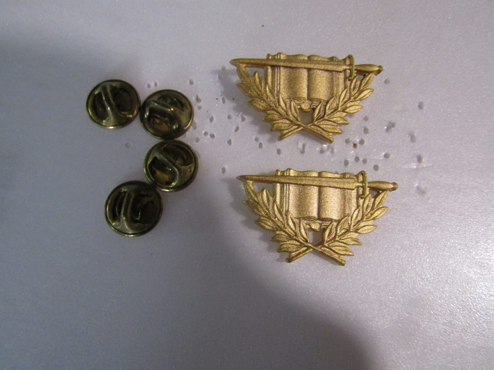 MILITARY INSIGNIA GOLD COLOR PIN ON COLLAR SET OF 2 US STAFF SPECIALIST