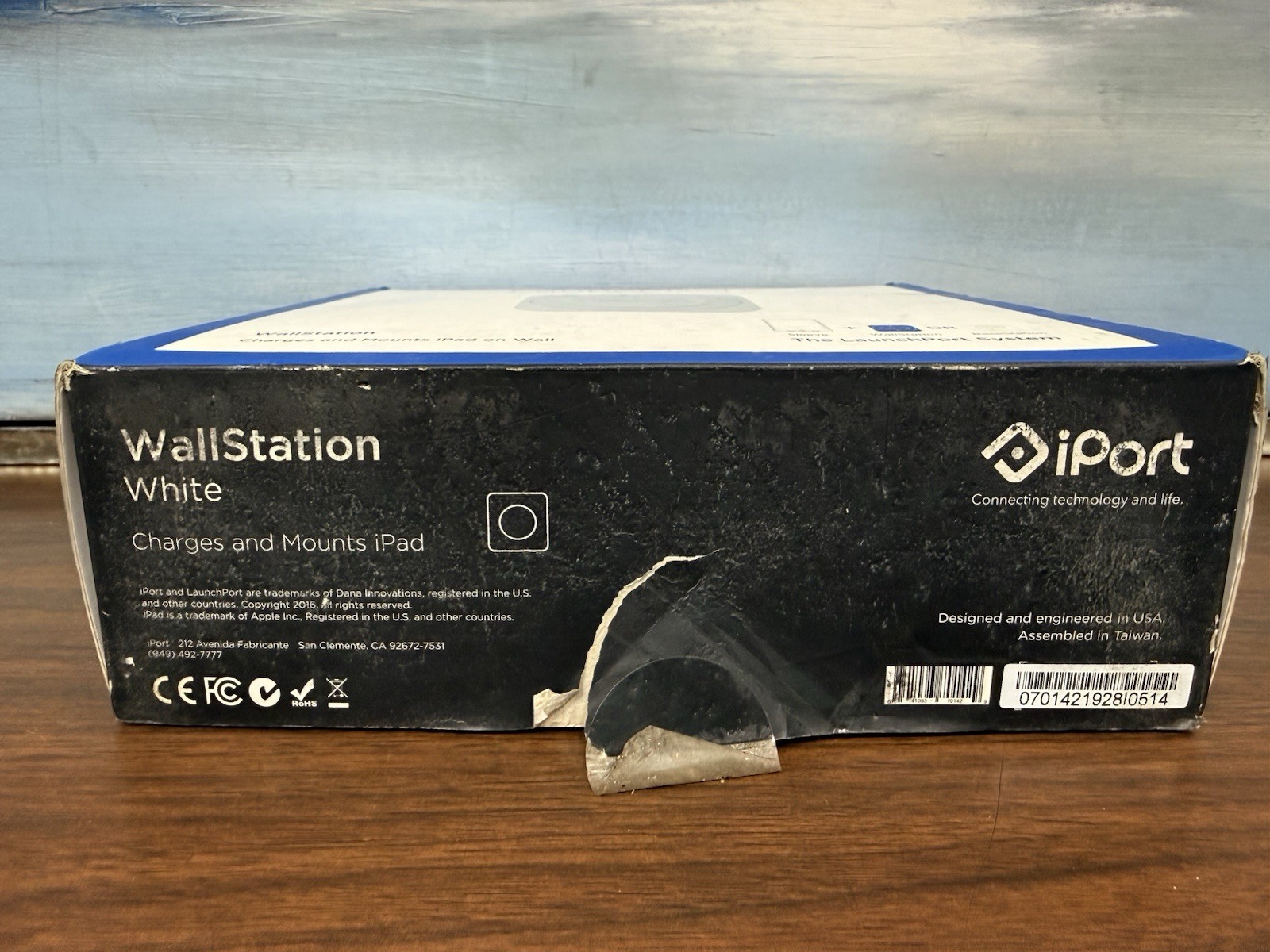 iPort LaunchPort WallStation White 70142 - New Open Box