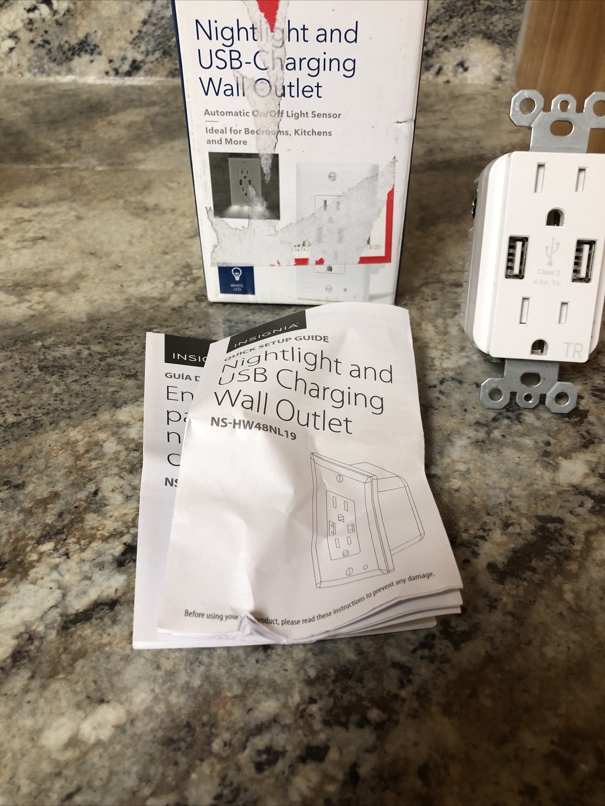Insignia Nightlight 2-Outlet/2-USB Charging Wall Outlet White