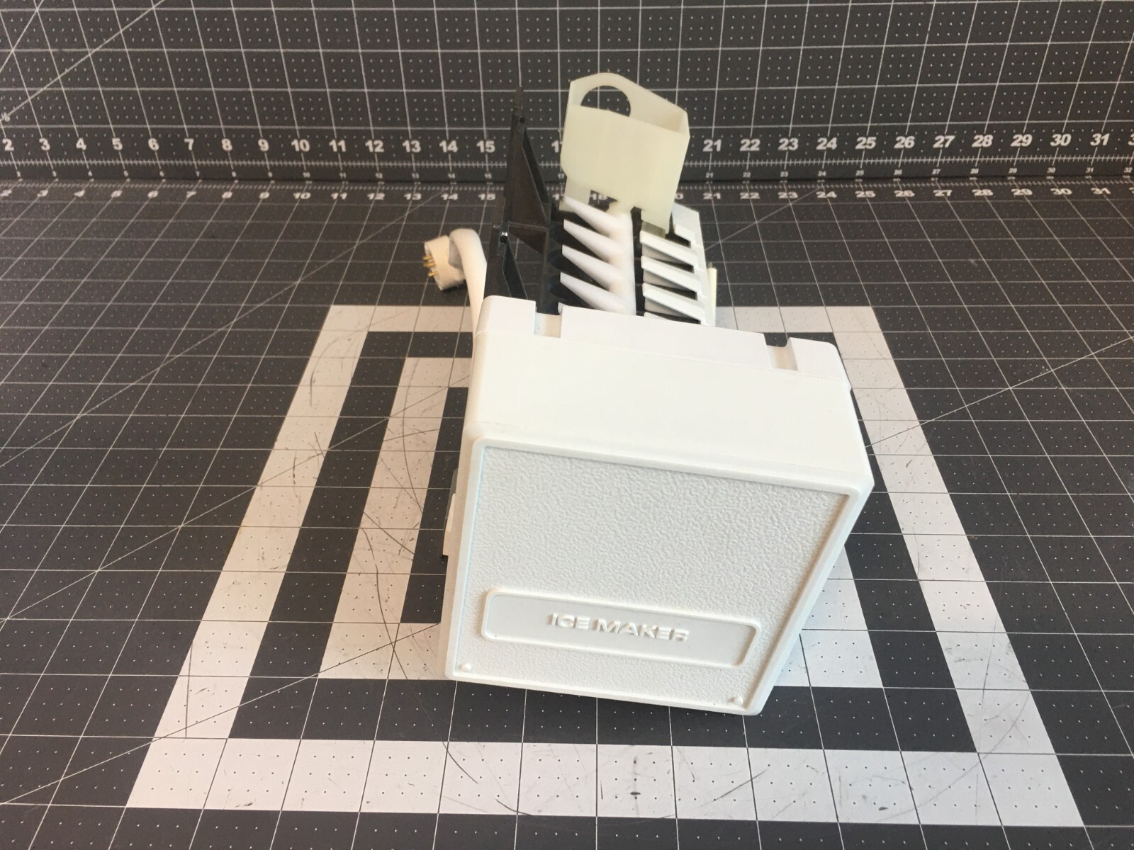 GE Refrigerator Ice Maker P# WR30X0327