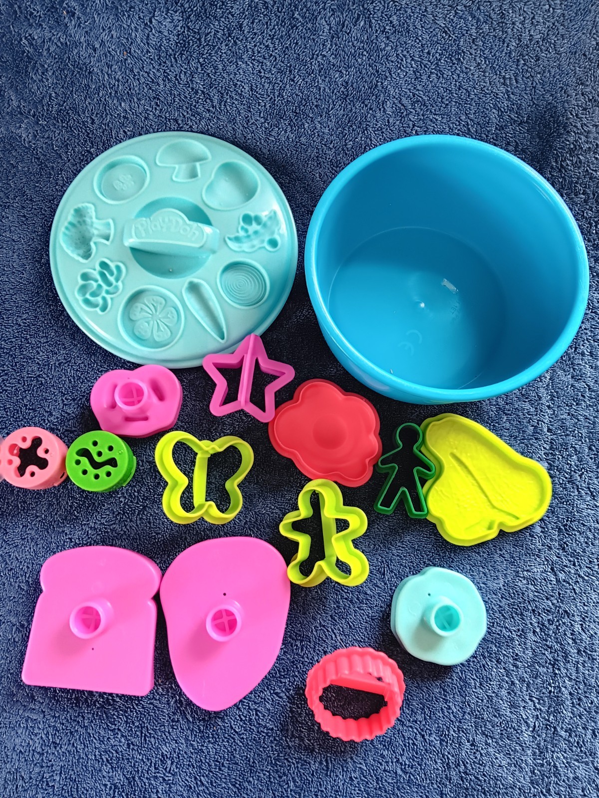 Play Doh Tub 15 pc Lot Molds Toys Food Shapes Container Lid STorage Kitchen