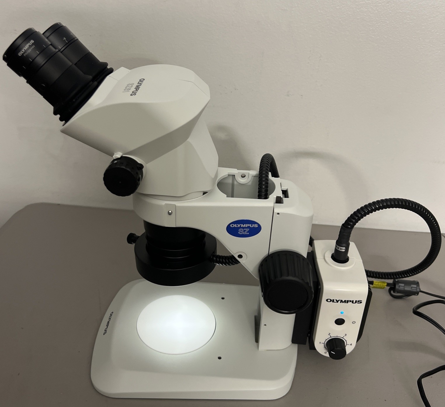CLEAN Olympus SZ51 Zoom Stereo Microscope - Tested Working