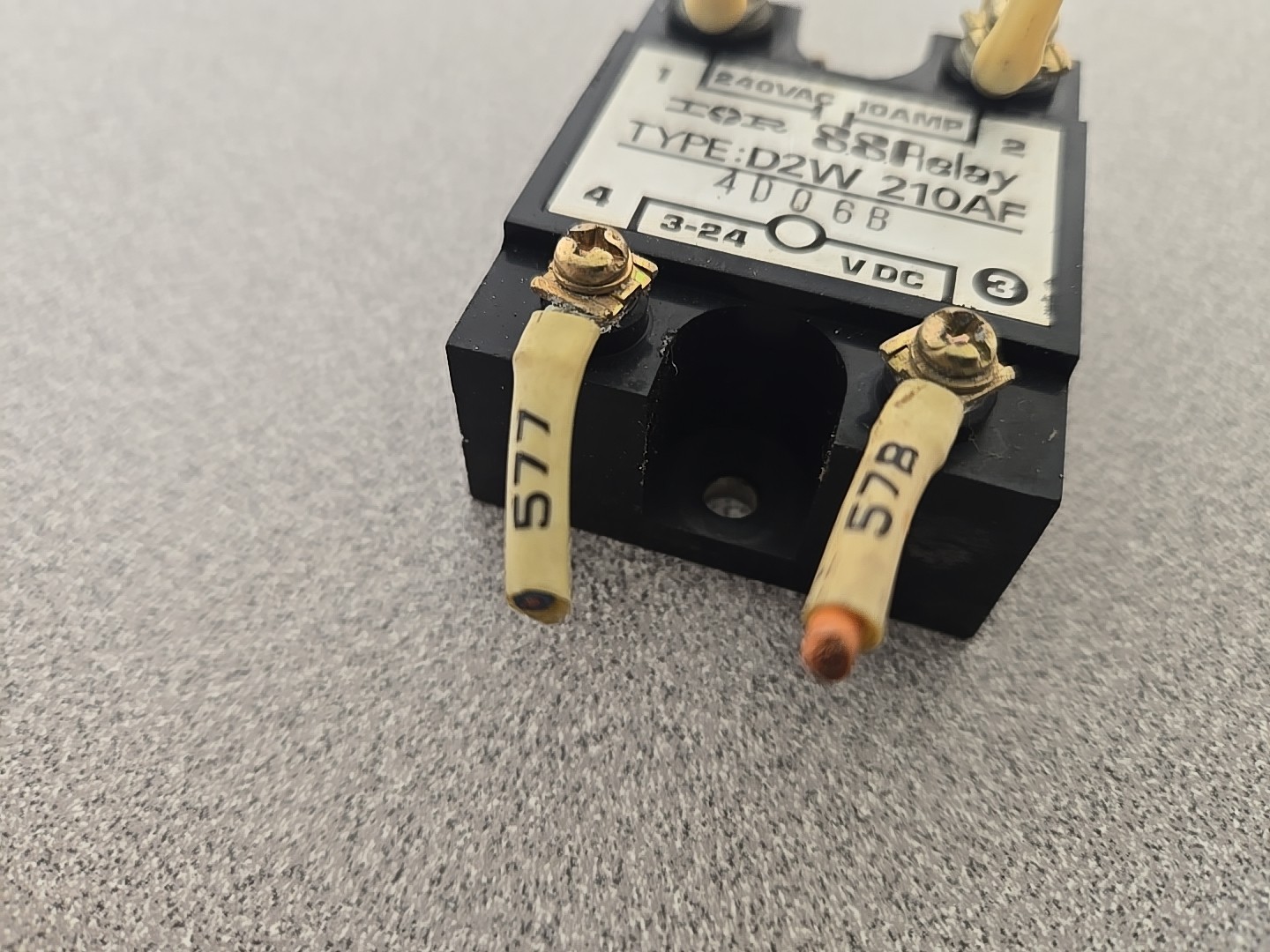 IR Crydom D2W-210AF Solid State Relay, 240VAC Input 3-24 VDC Output 10 AMP