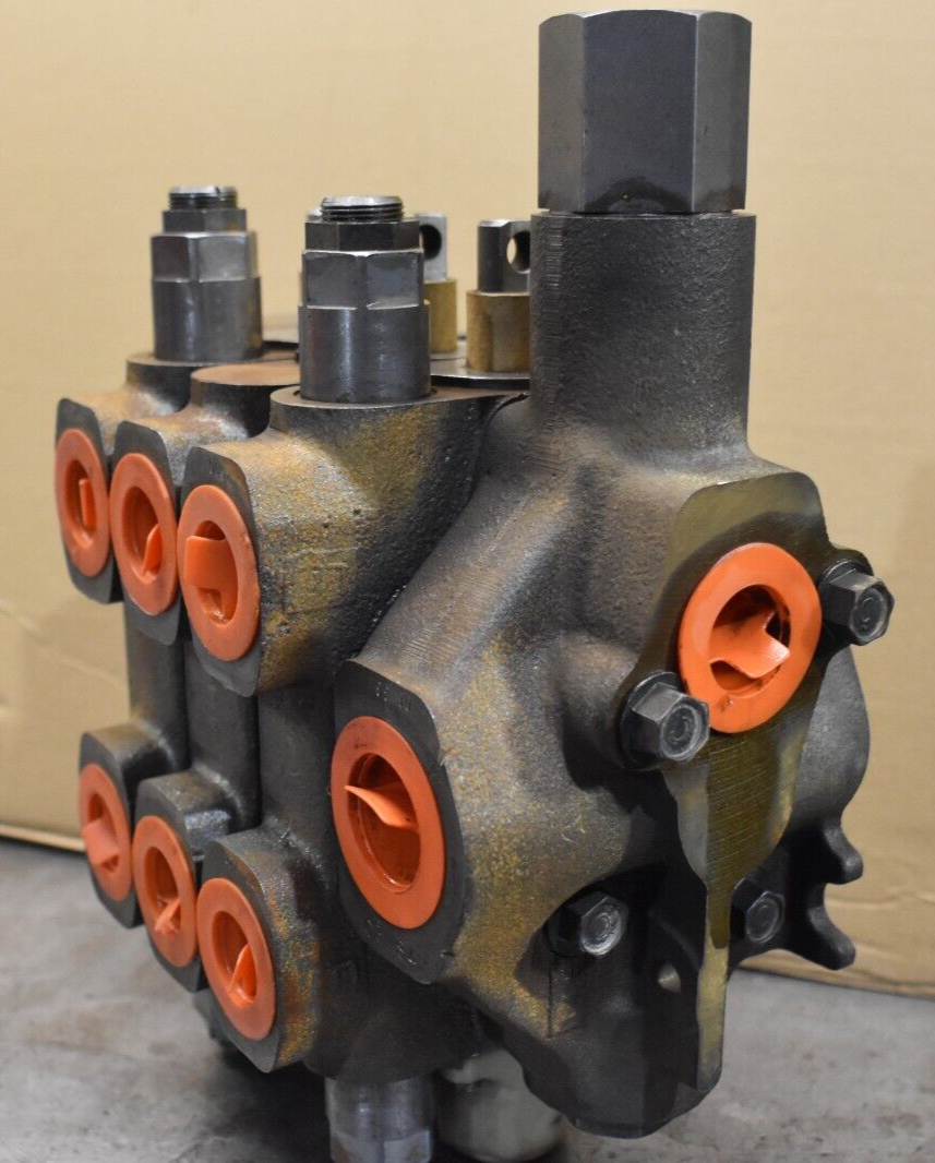 Commercial Intertech DVA 20, 3 Spool Valve 347-9203-842 (Main Valve)
