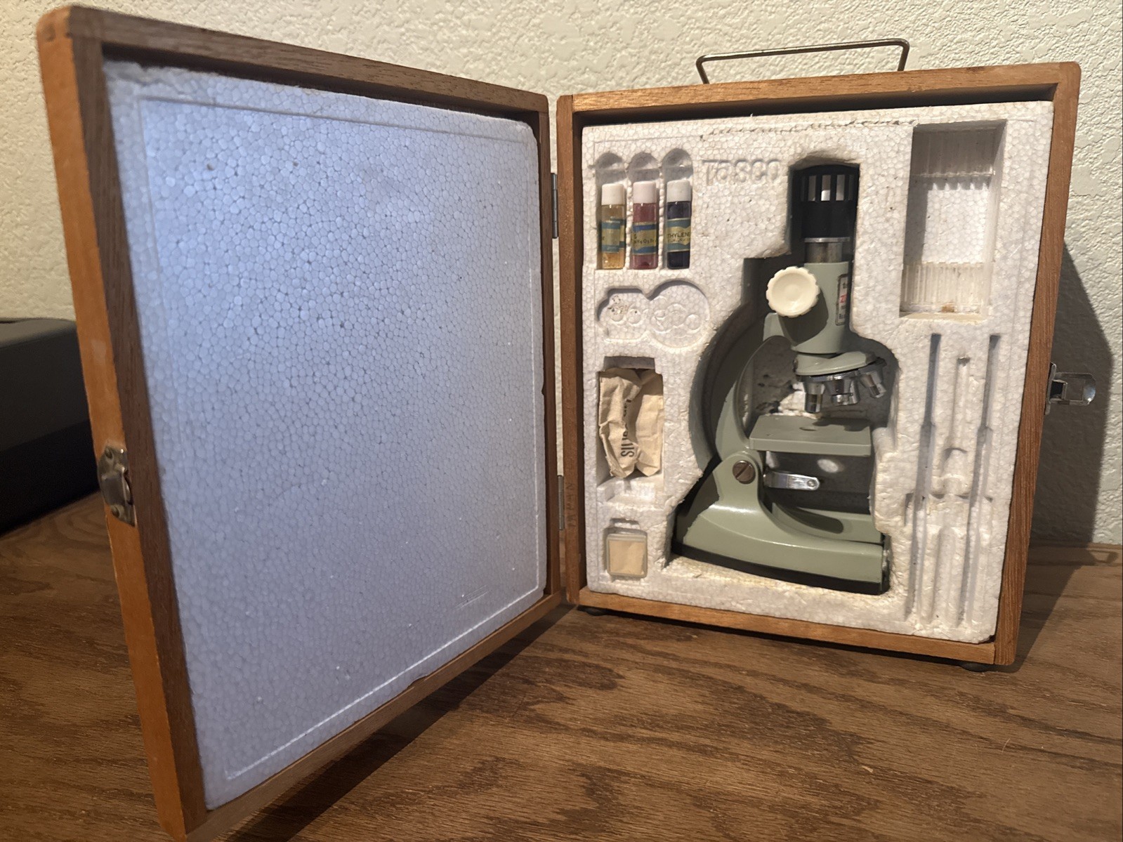 Vintage Tasco Deluxe High-Quality Microscope & Original Wooden Box RegNo 5E 750Z