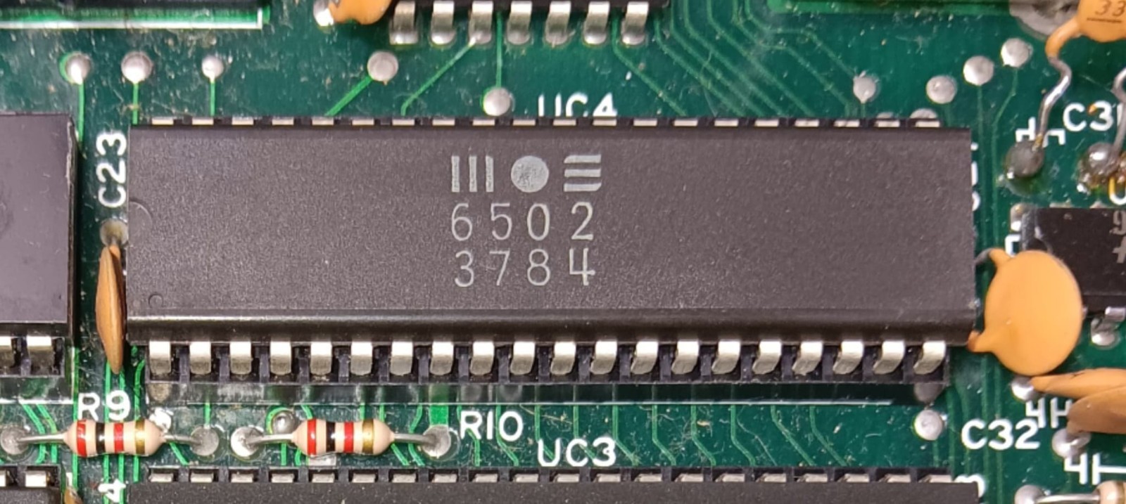 Vintage Commodore CBM MOS 6502 Chip - Tested and Working!