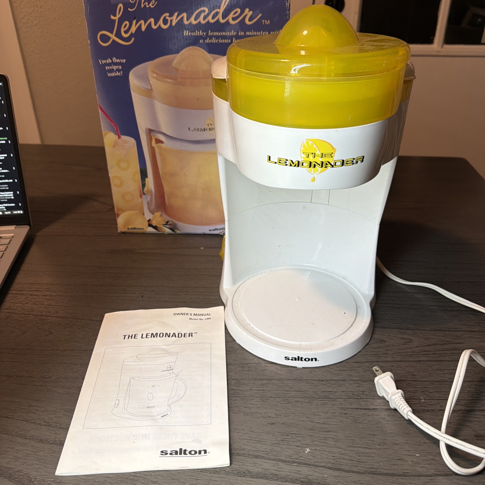LM8 THE LEMONADER - Salton Homemade Fresh Lemonade Maker 2.5 Qt - NO PITCHER