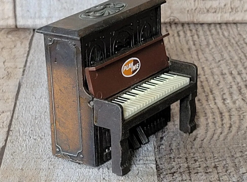 Vintage PlayMe Piano Pencil Sharpener Metal No 969 Die Cast Lid Opens White Keys