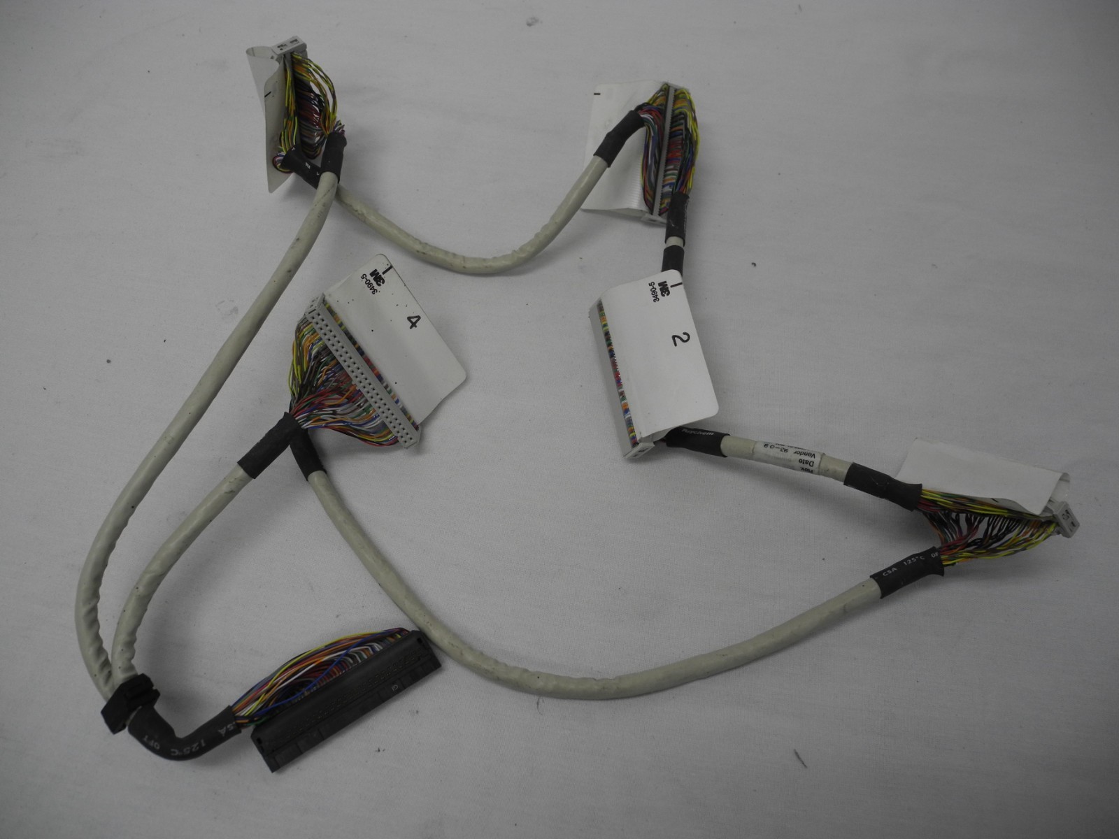 VINTAGE DEC VAX3100/MV3100 5 DEVICE SCSI CABLE 17-02943-01