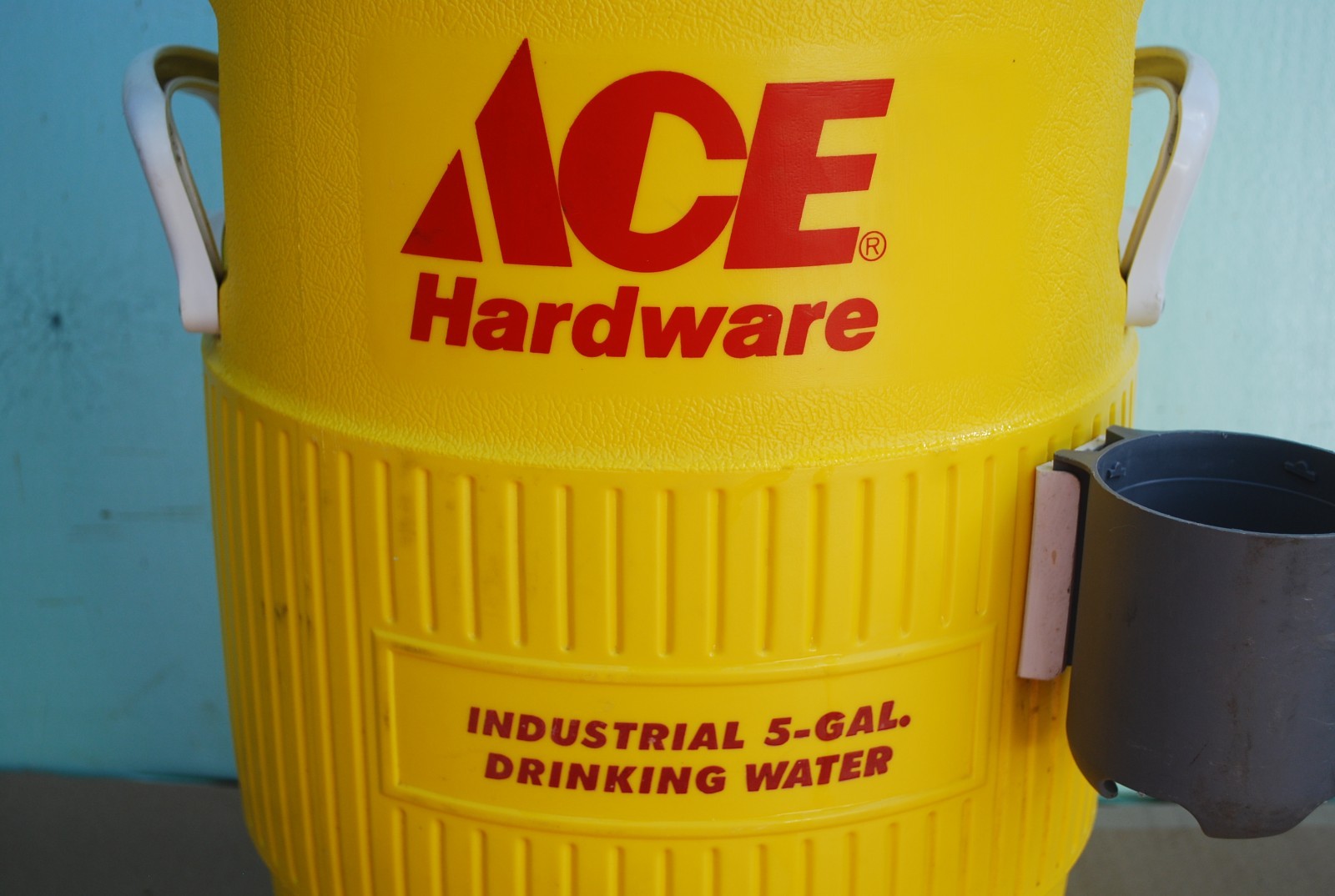 IGLOO 5 GALLON ACE HARDWARE INDUSTRIAL WATER COOLER