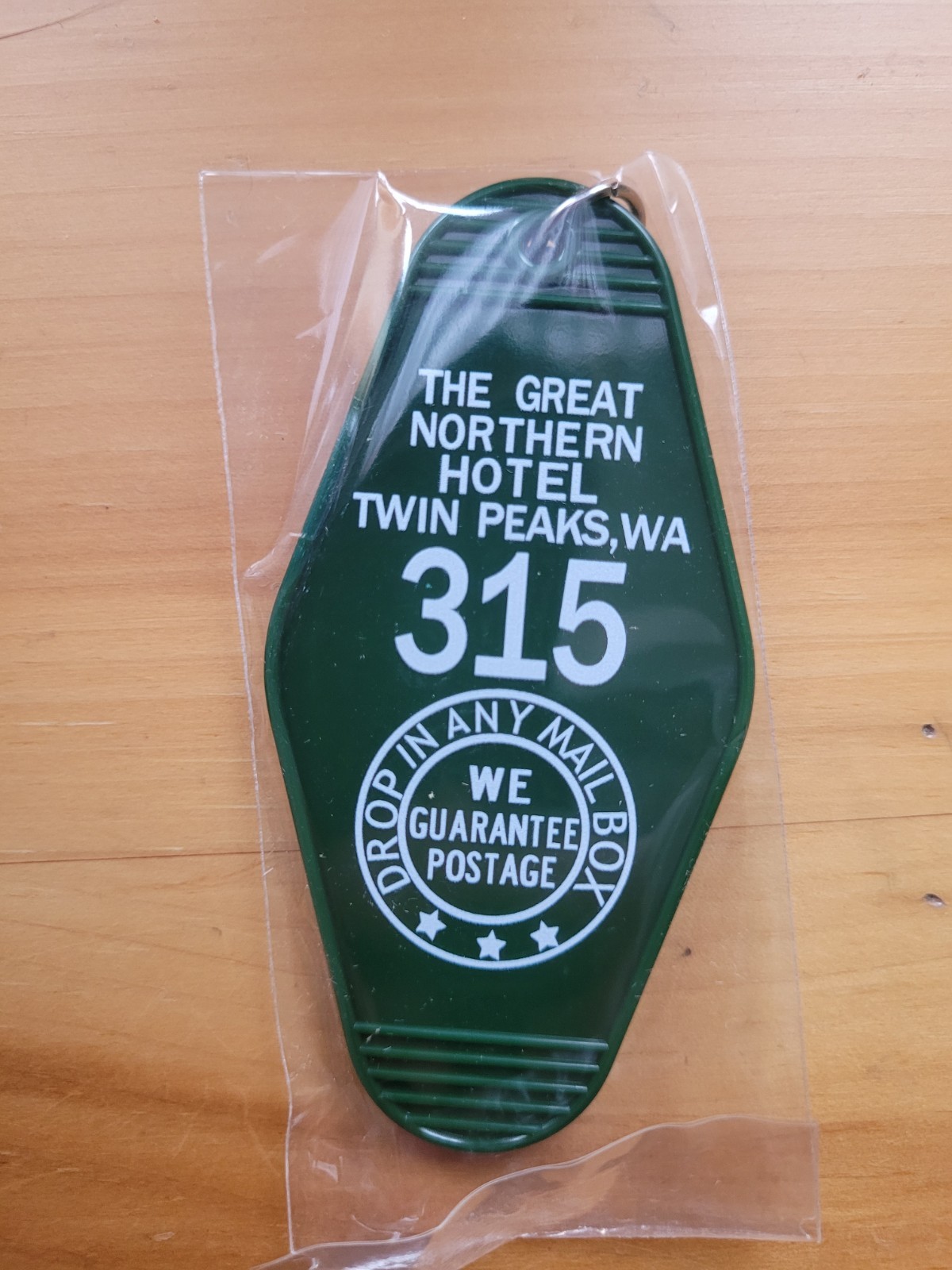 TWIN PEAKS Inspired "Great Nothern Hotel" keychain - SHIPS FROM CANADA