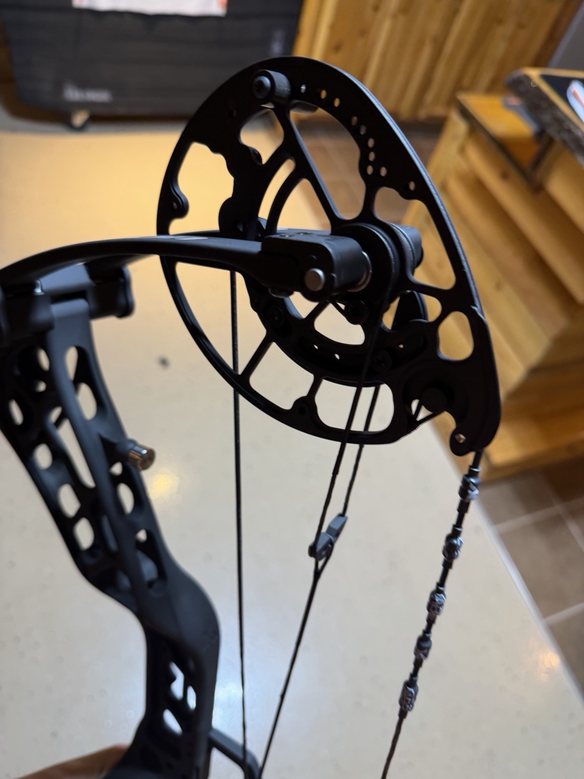 Xpedition Archery XLITE 29. 29/60 RH Compound Bow