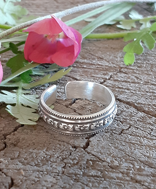 Sterling silver thumb ring adjustable with flower pattern - handmade