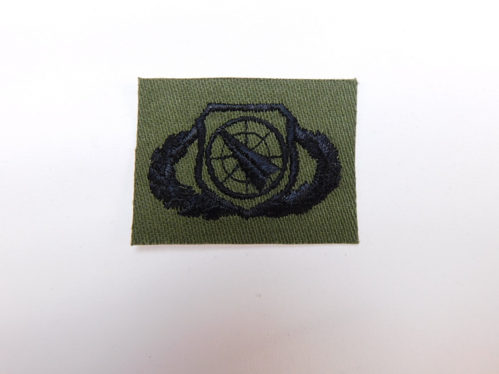 US Air Force Weapons Controller Occupational Badge Cloth OD Green Patch Sew On