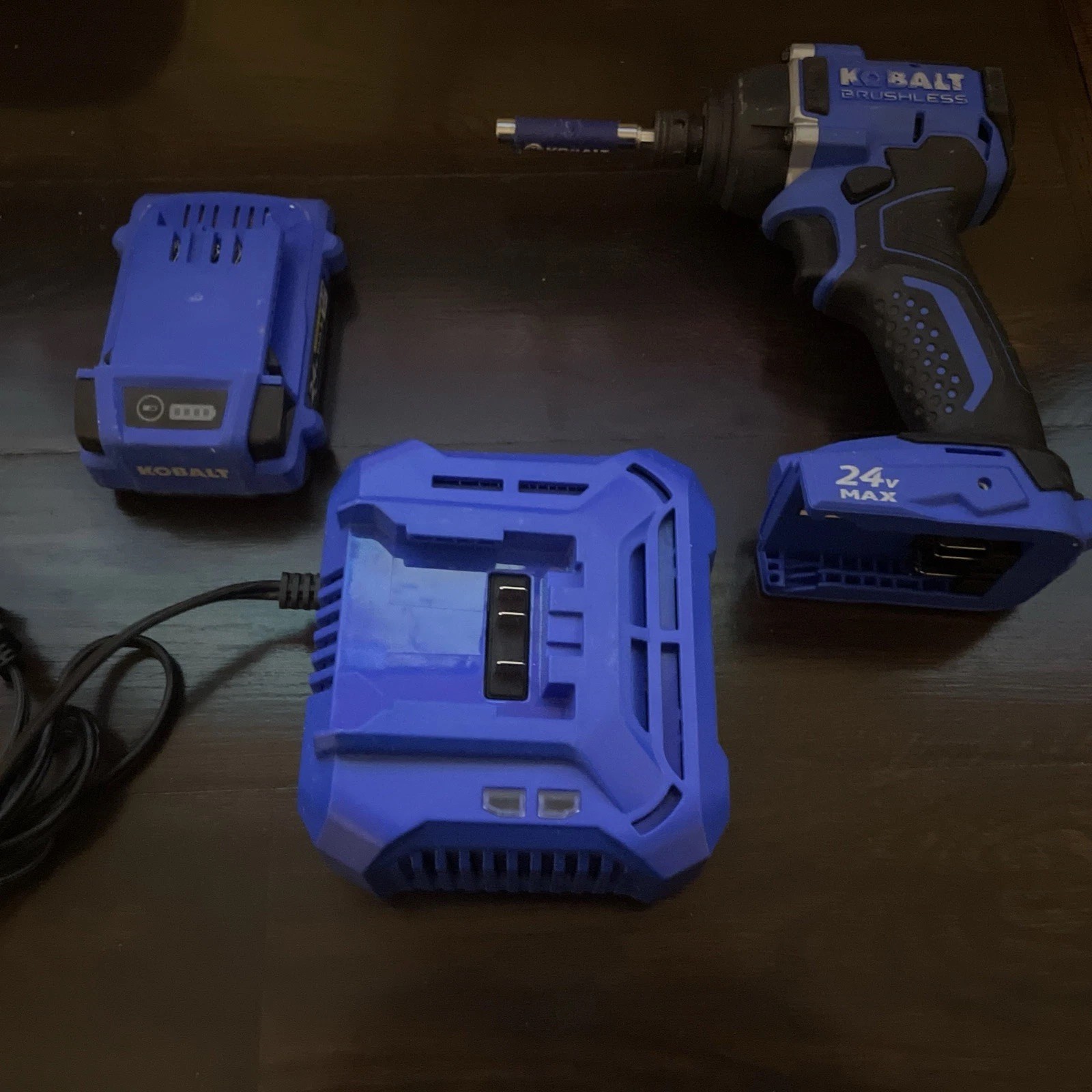 Kobalt KID 124B-03 Brushless 1/4" Impact Driver 24V Li Ion  W/ Battery & Charger