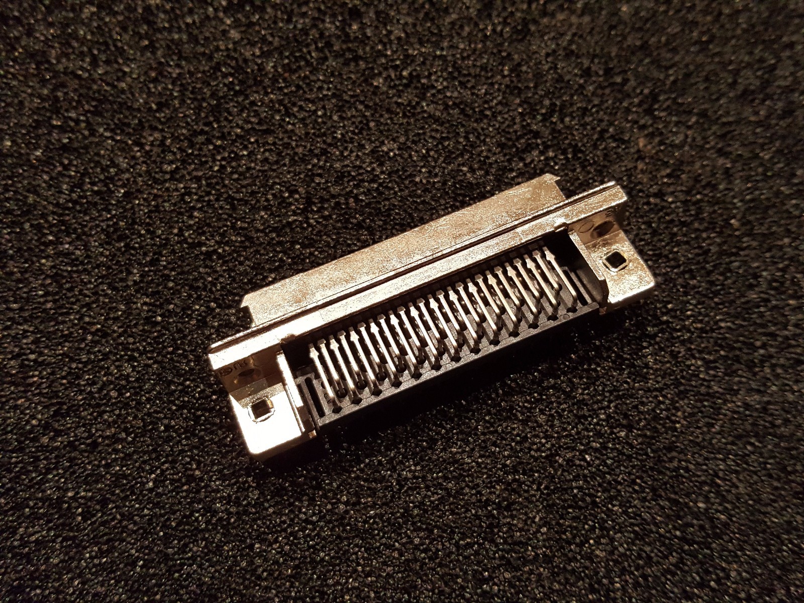 TYCO 750961-1 AMPLIMITE CONNECTOR D-TYPE PLUG 50-POS R/A SOLDER **NEW**