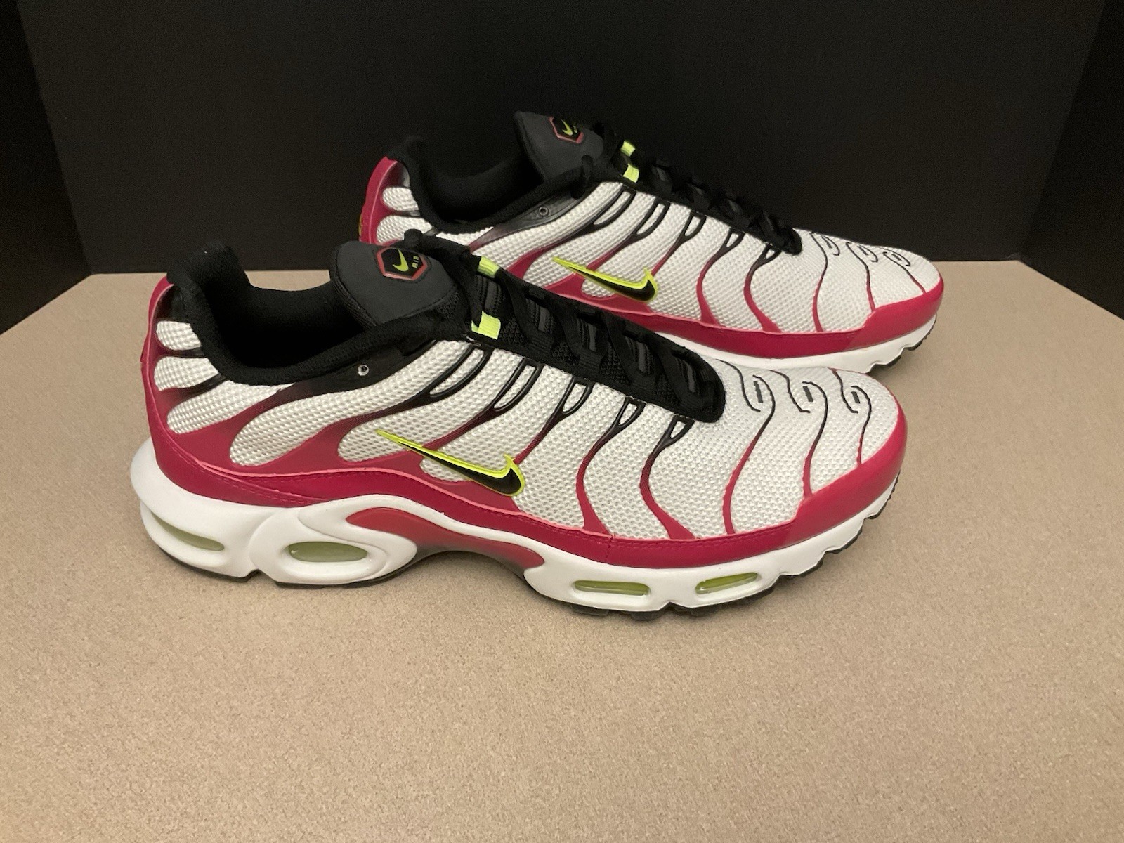 New! Mens Nike Air Max Plus White/Black/Rush Pink Athletic Shoes. Size 12. Nice!