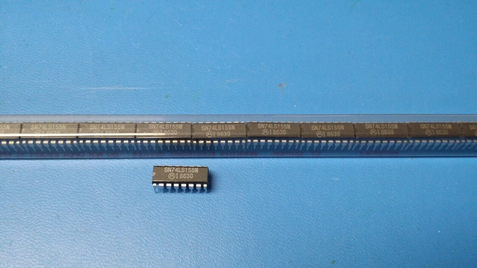 (5 PCS) SN74LS155N MOTOROLA Decoder/Driver, TTL, PDIP16