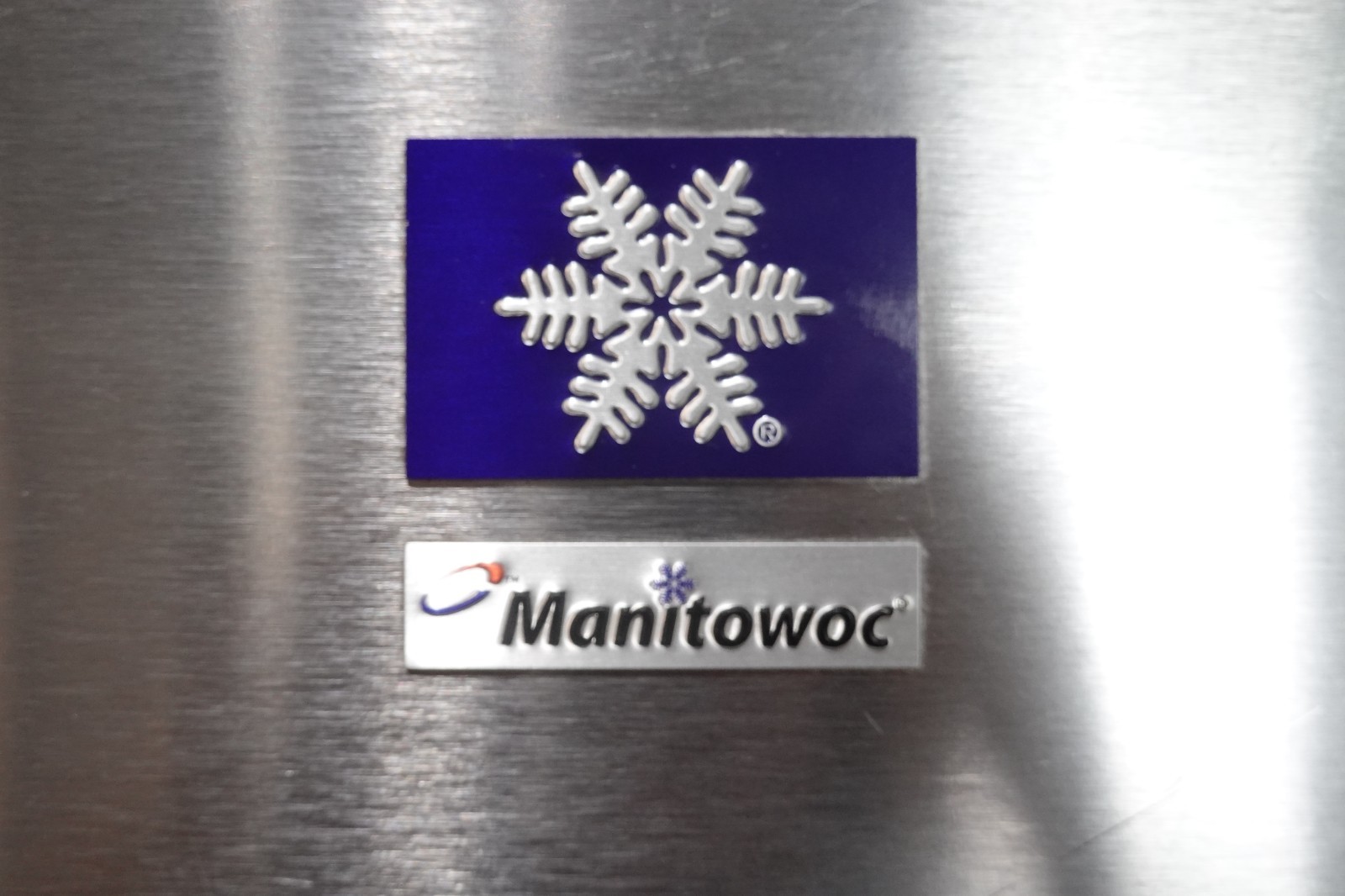 MANITOWOC 670LBS AIR-COOLED SMALL DICE CUBE ICE MACHINE MODEL SD0852A