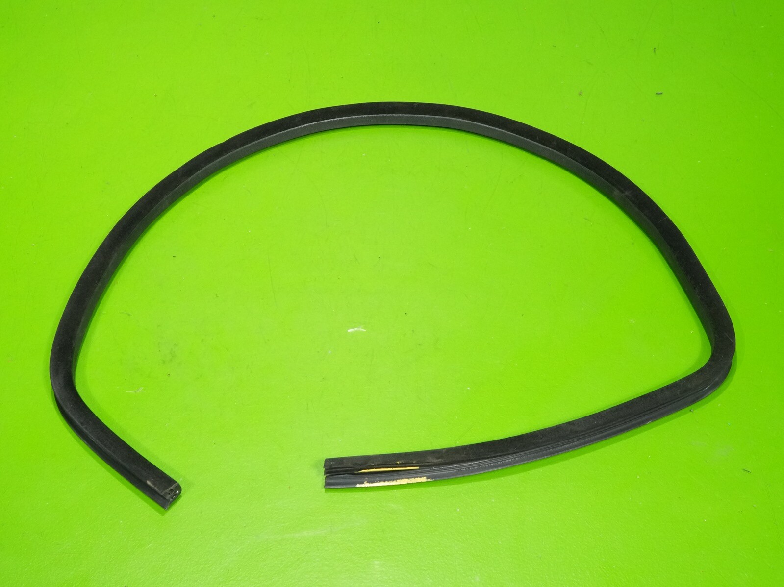 12-19 Fiat 500 OEM front door upper top weather strip seal trim