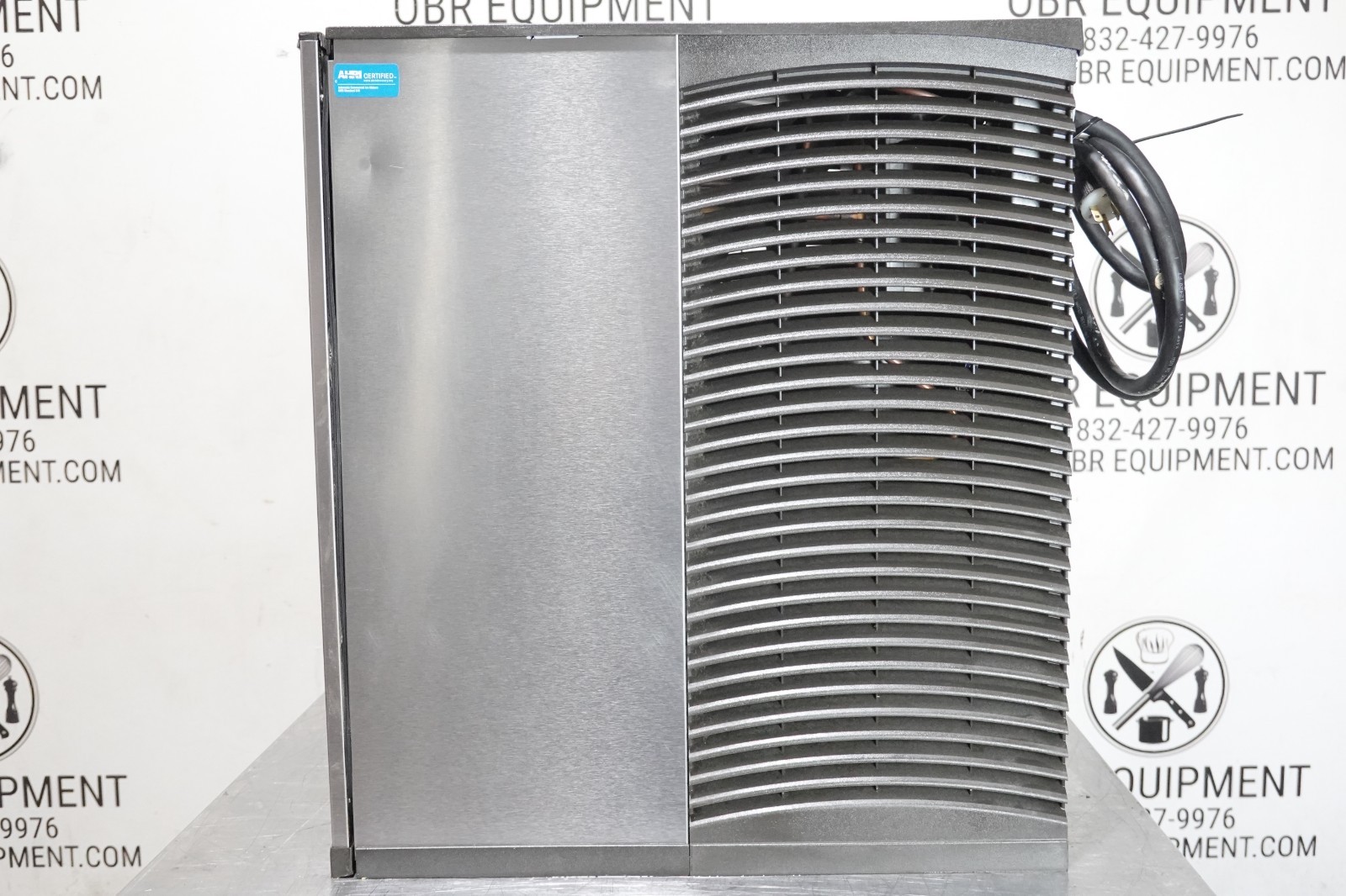 MANITOWOC 670LBS AIR-COOLED SMALL DICE CUBE ICE MACHINE MODEL SD0852A