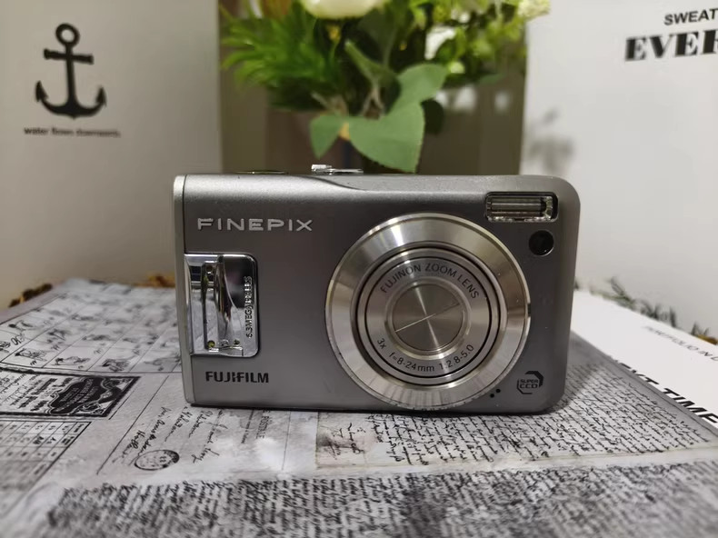 Fujifilm FinePix F31 fd 6.3MP Compact Digital Camera Silver 90%New English