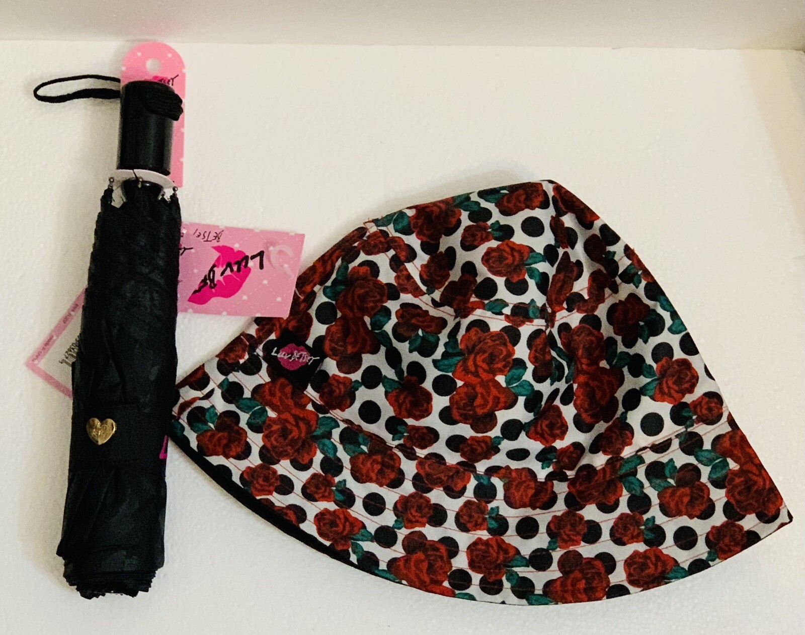 Luv Betsey By Betsey Johnson Black Auto Open Umbrella 42” Lips & Rain Bucket Hat