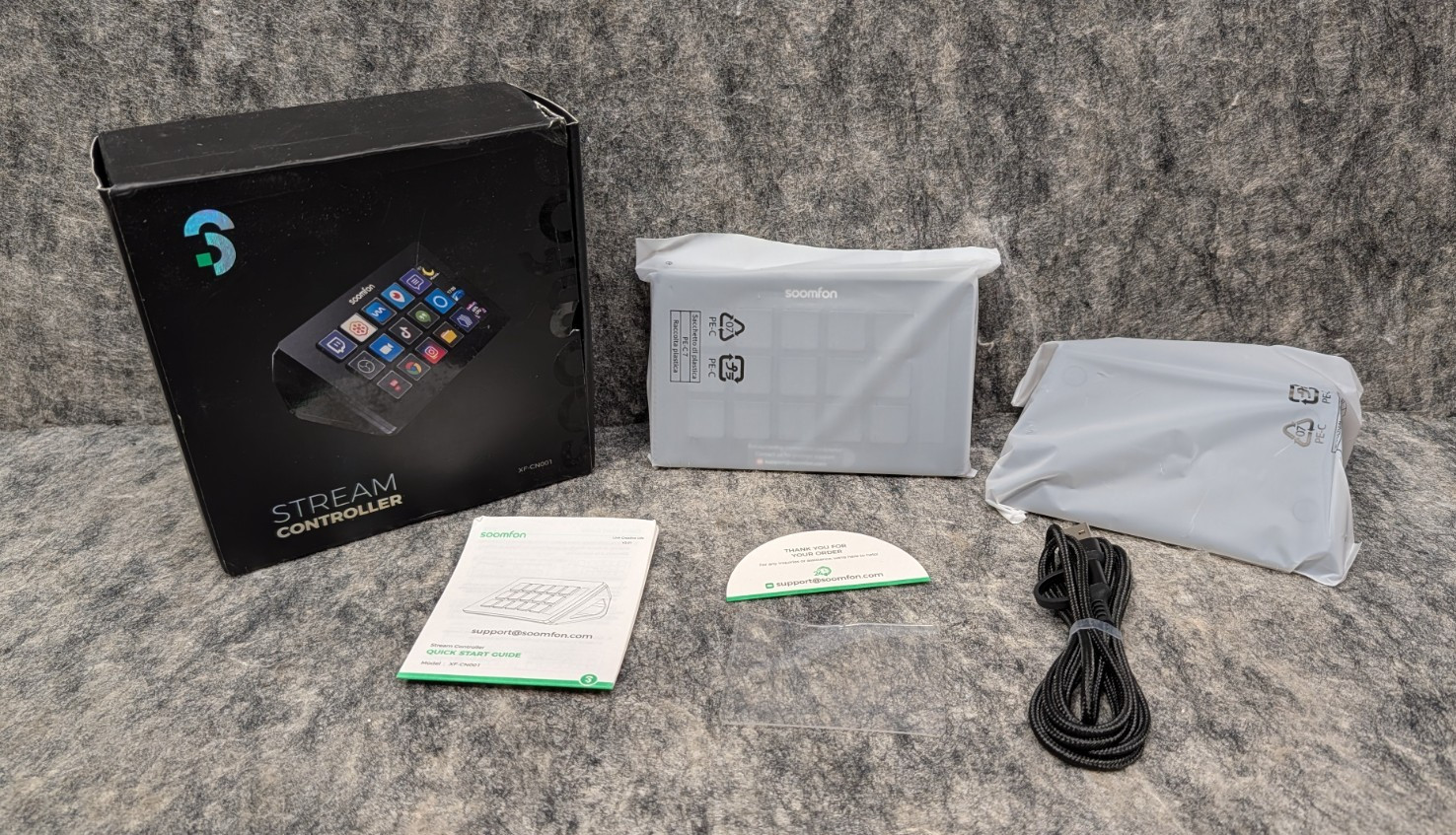 Soomfon XF-CN001 Black 15 LCD Macro Keys Stream Controller With Manual 🔥New🔥