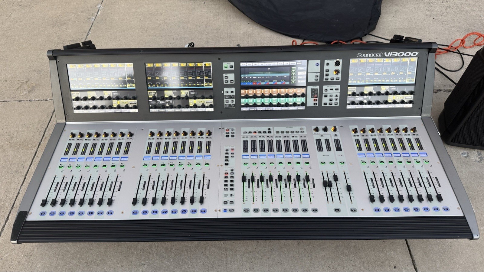 Soundcraft Vi3000 Digital Mixer 128-Channel Console w/ Roadcase and Cover