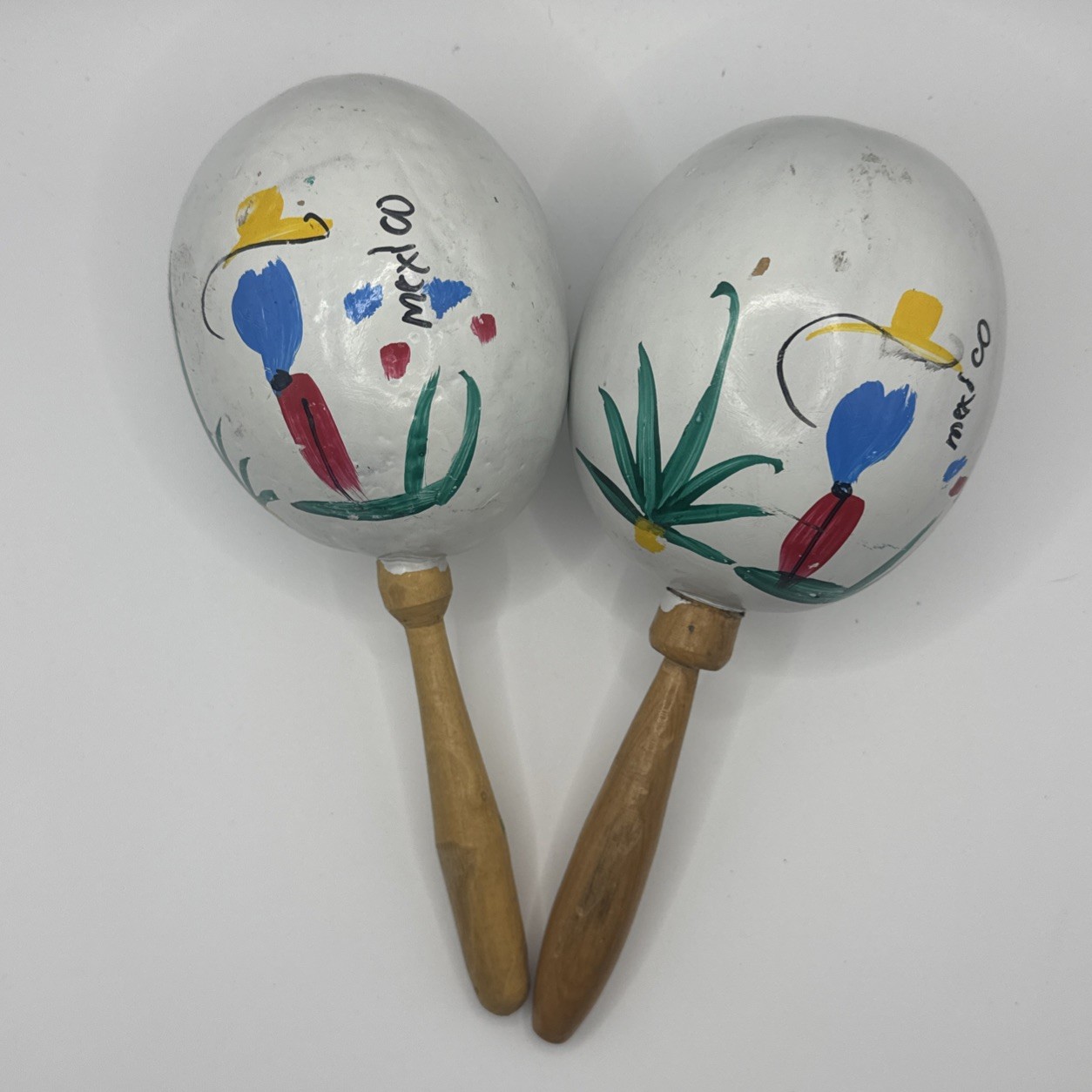 HANDMADE GENUINE MEXICO MEXICAN WOODEN MARACAS SHAKERS LOT (2) WHITE PAINTED