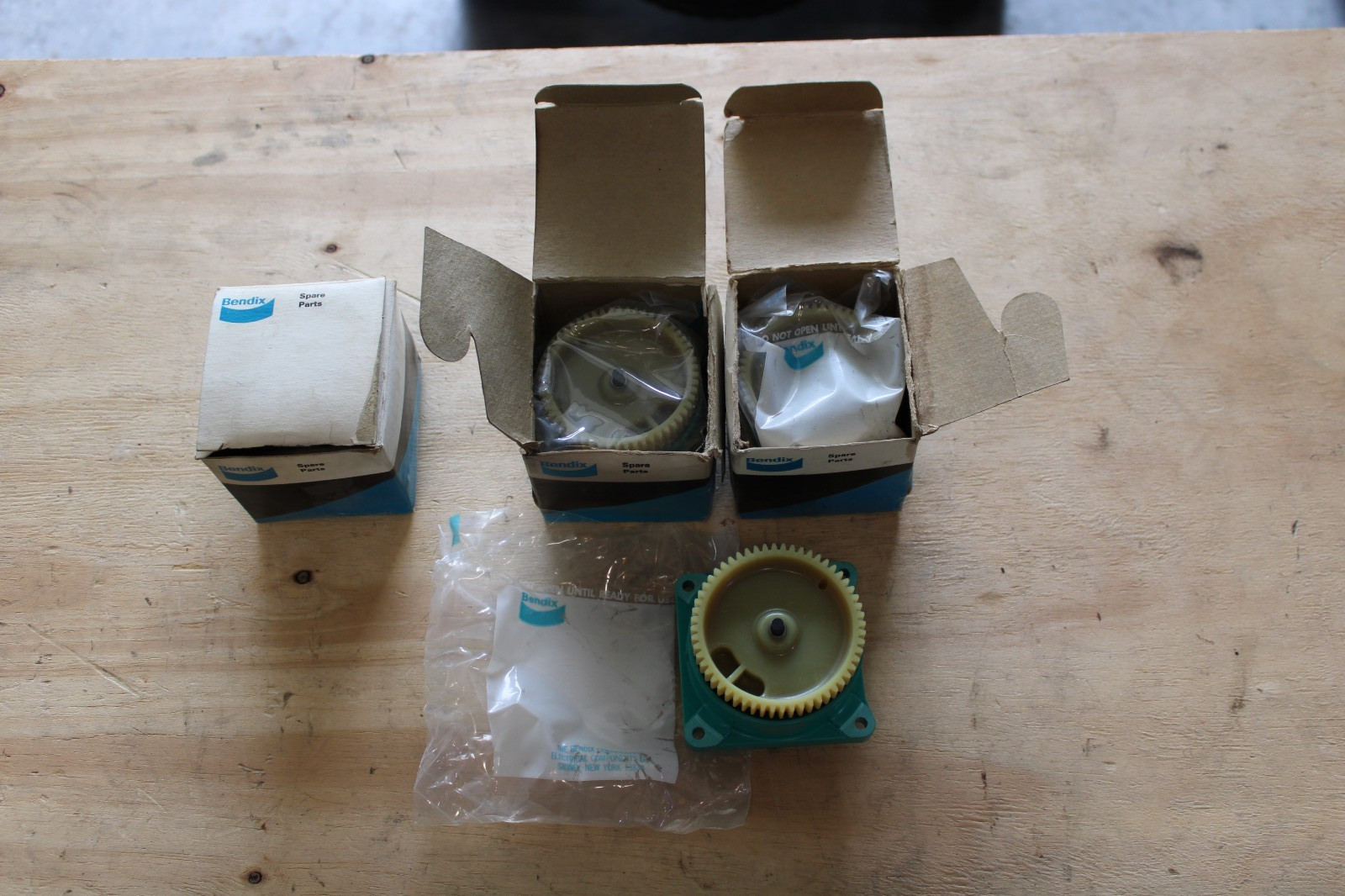 3 Ea. Bendix P/N 10-391424 Distributor Block & Gear Kit