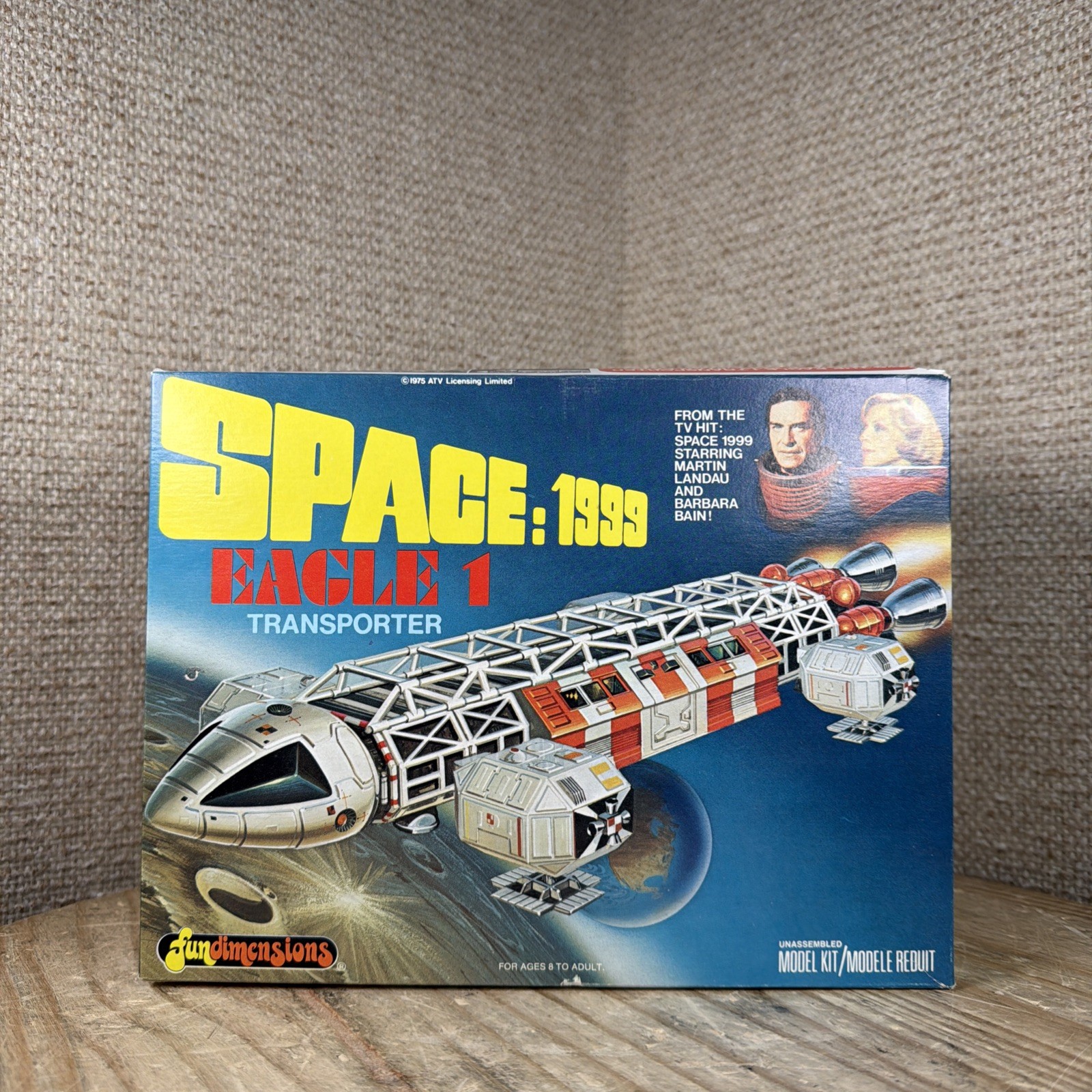 Fun Dimensions Space:1999 Eagle 1 Transporter Model Kit #1:1901