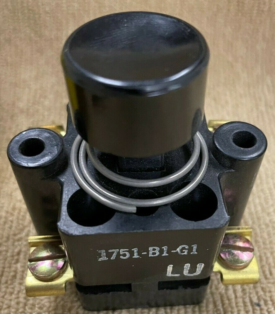 Square D Class 9001 Type GO-1 Heavy Duty Push Button Unit