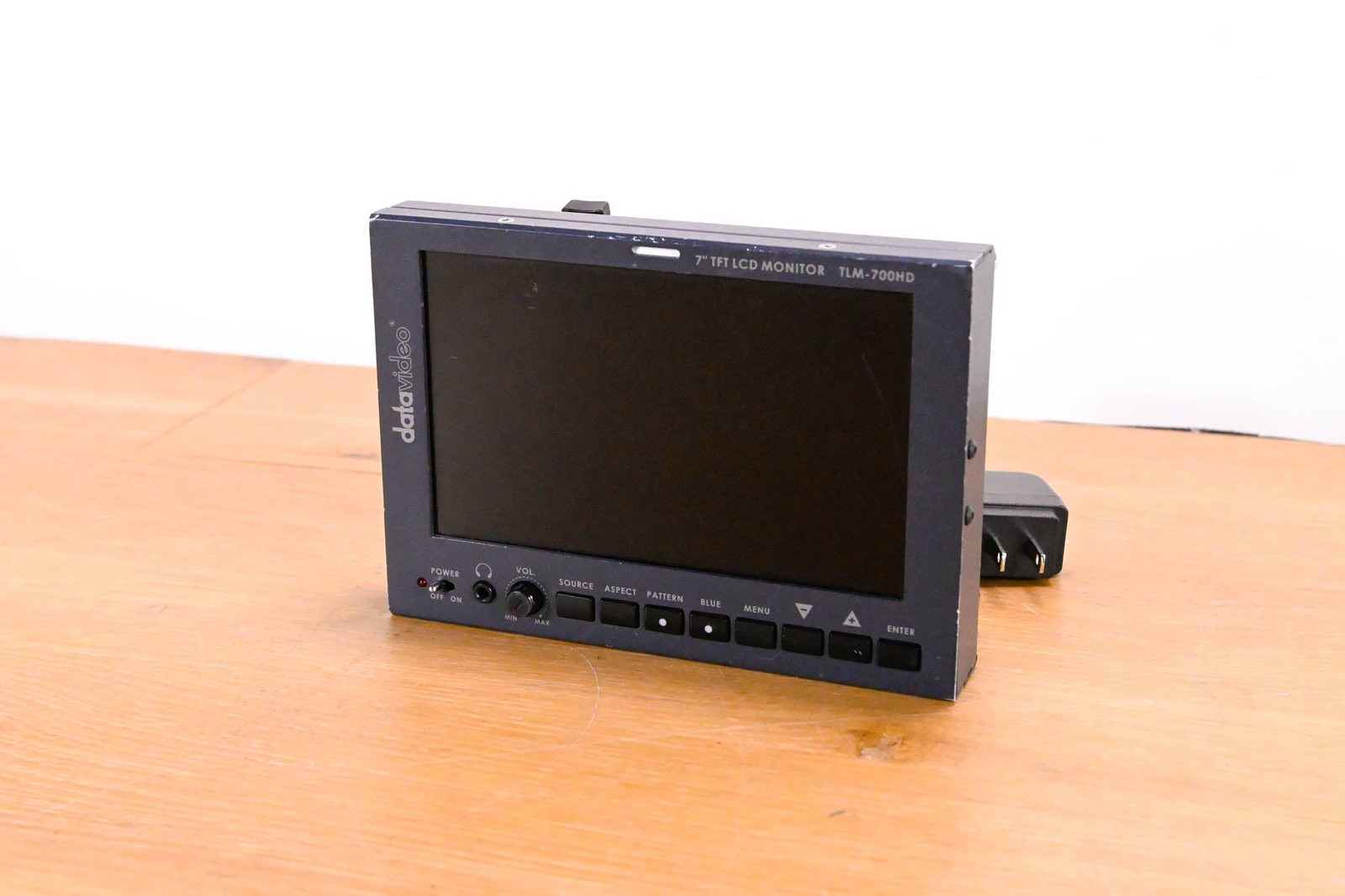 Datavideo TLM-700HD 7" HD/SD TFT LCD Monitor w/ V-Mount Battery Adapter CG01U57