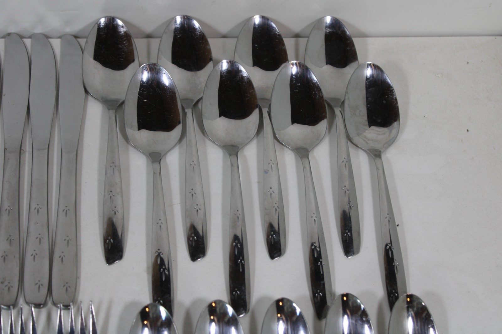 46 Pce. Oneida Stainless Asian Arrow Pattern MCM 1960's - Fork, Knife, Spoon