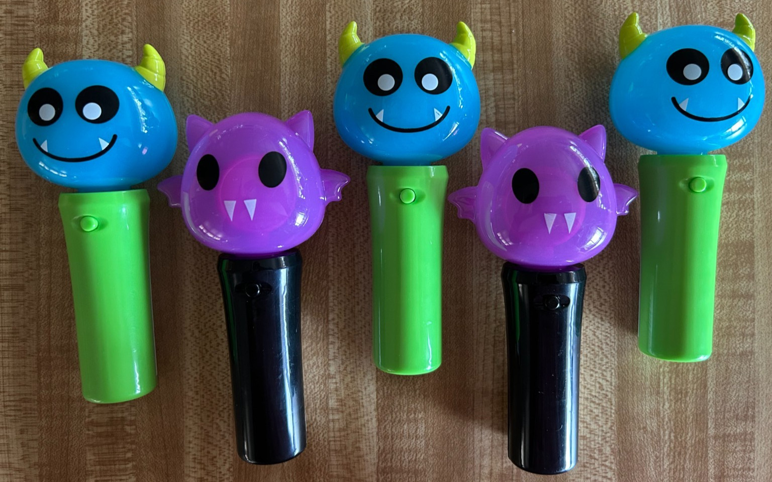 5 Halloween Light-Up Spinner Toys NEW 5" Purple Bats &Blue Monsters, VIDEO
