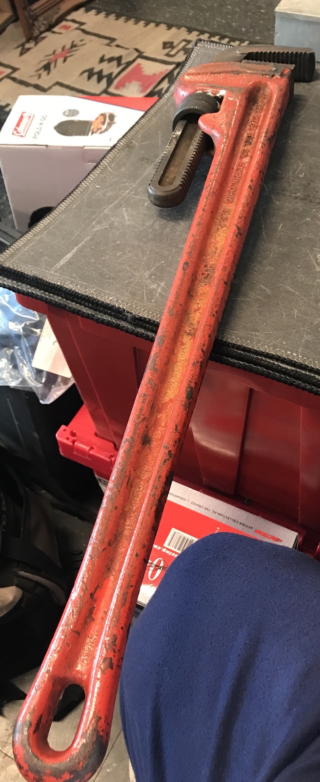 RIDGID 36" Heavy-Duty Straight Pipe Wrench ( Shelf Floor)