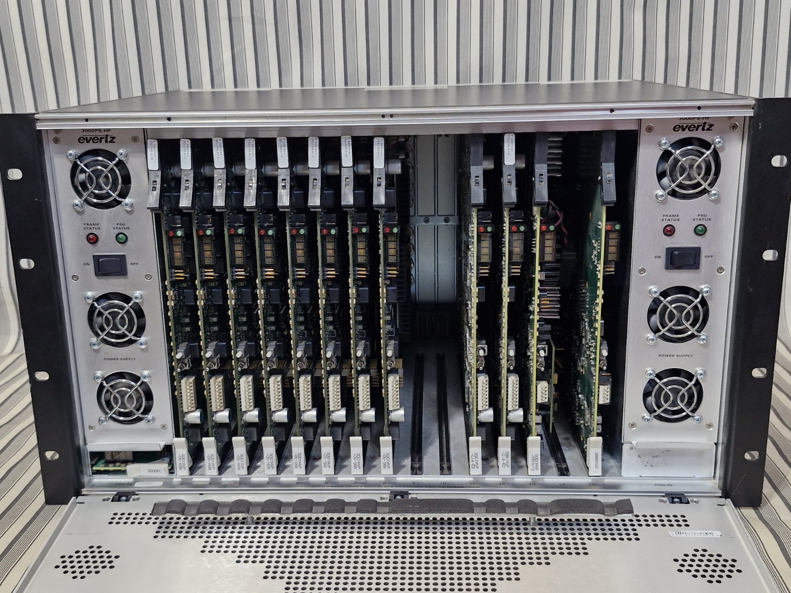 Evertz 3000FR Multi-Image Processor Frame w/ Modules Powers On, Not Fully Tested