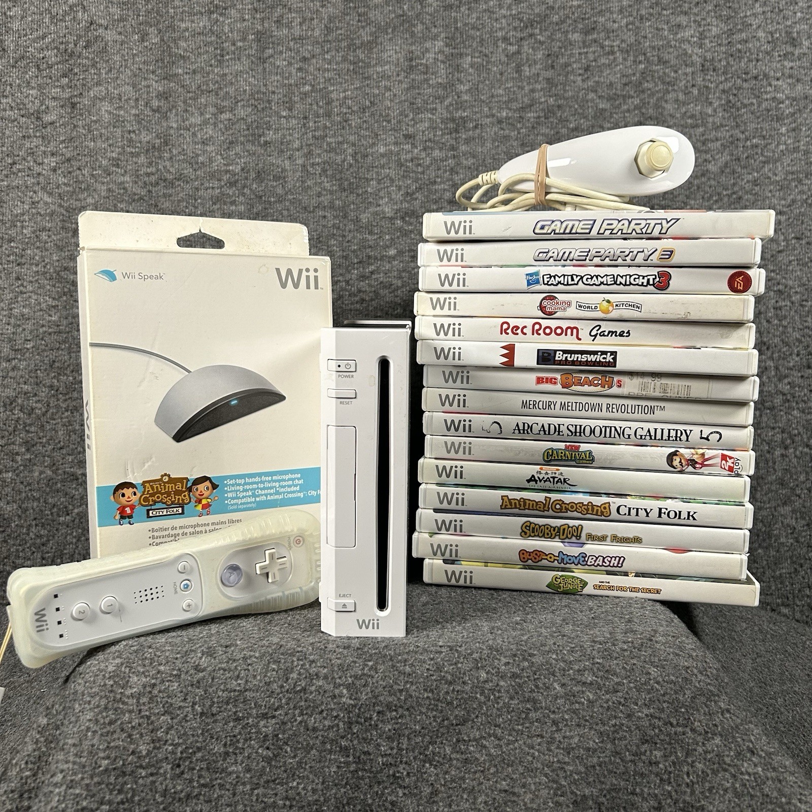 Nintendo Wii Console Bundle 15 Games Remote Nunchuk Mic NIB Family Lot Used