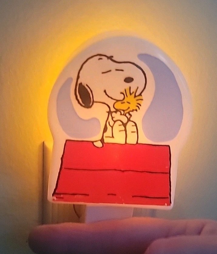 Vintage Snoopy Nightlight Working GE 4 Watt Plug In Charlie Brown Woodstock