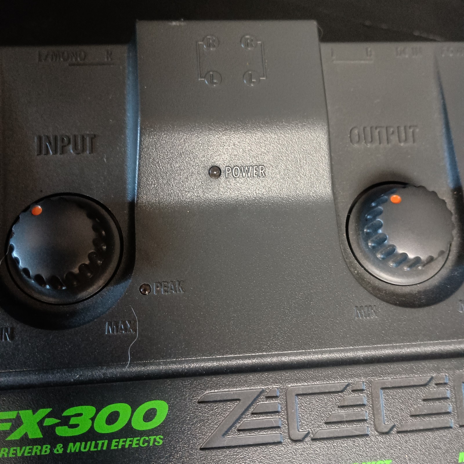 Zoom RFX-300 Digital Reverb & Multi Effect Processor Tested Works