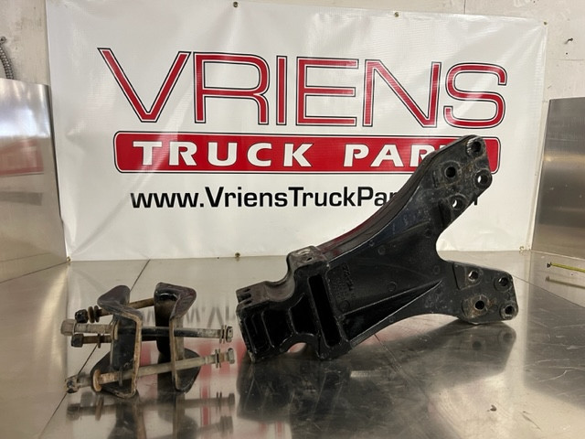 KENWORTH K272-184 BRACKET-FRAME AIRGLIDE AG100 ALUMINUM CENTER BRACKET, INCLU